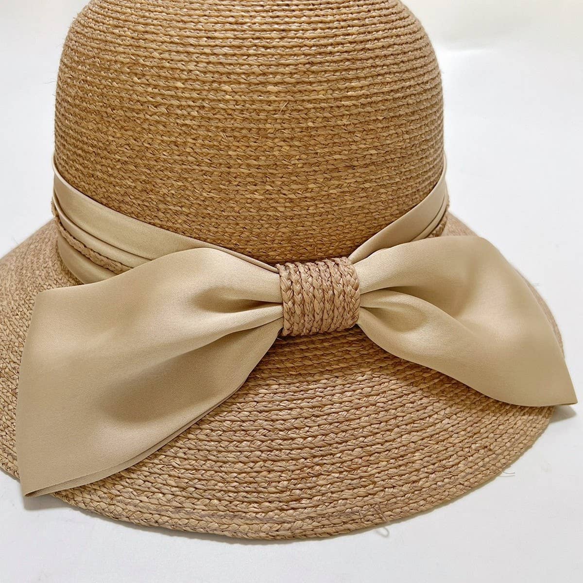 RAFFIA FASHION BOW ROUND TOP STRAW HAT_CWAH3588
