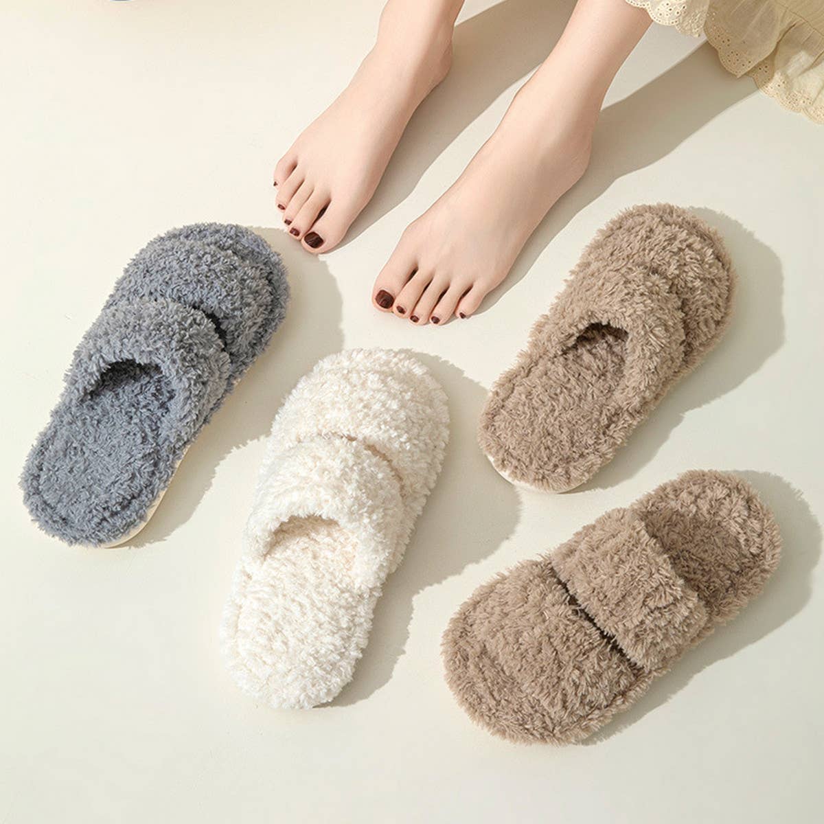 HOME CURLY INDOOR OPEN FUR SLIPPERS_CWSHS0825