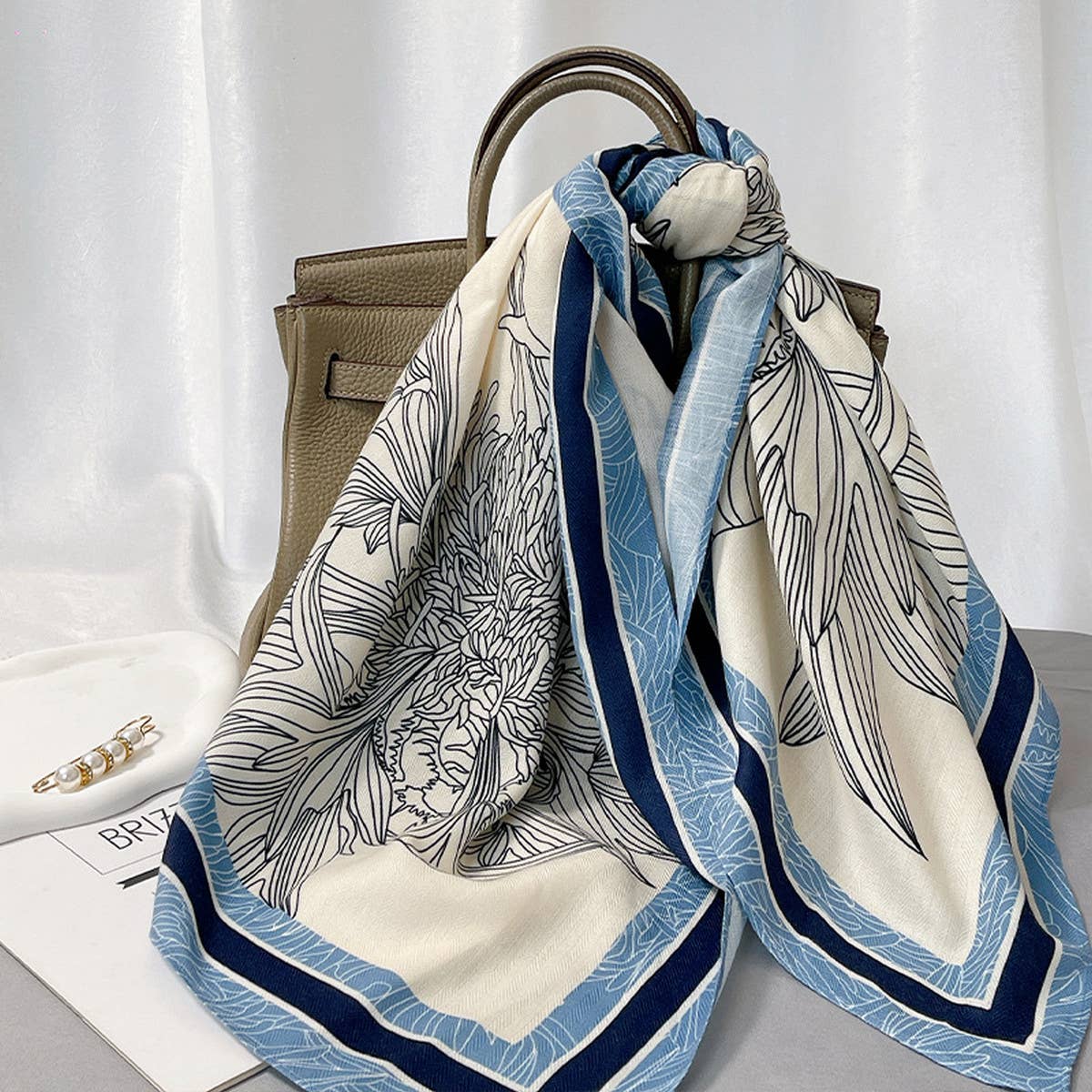 Velvet Wool Scarf With Artistic Print For Fall_Cwasc0893