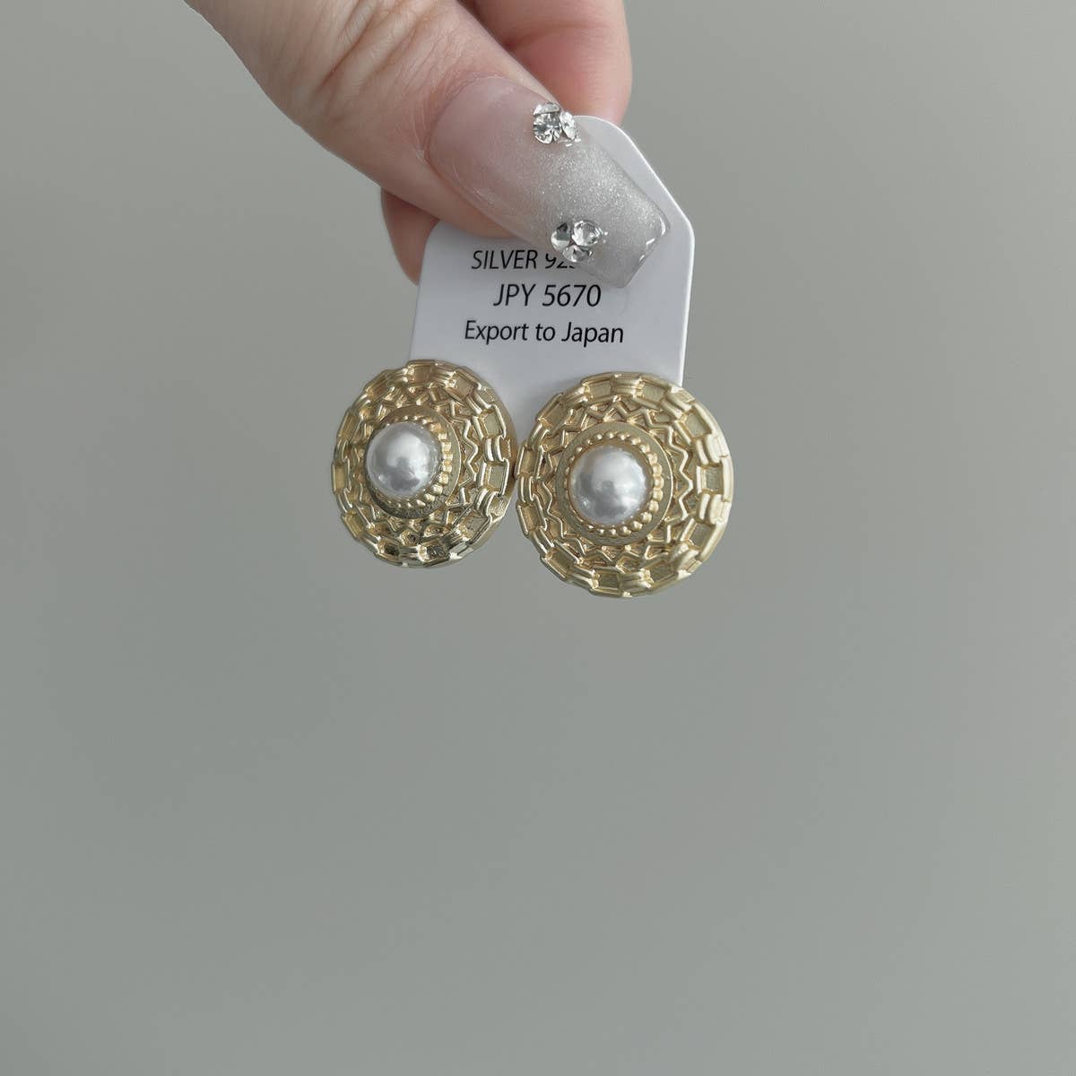 FASHIONABLE DISC PEARL EARRINGS_CWAJE1305