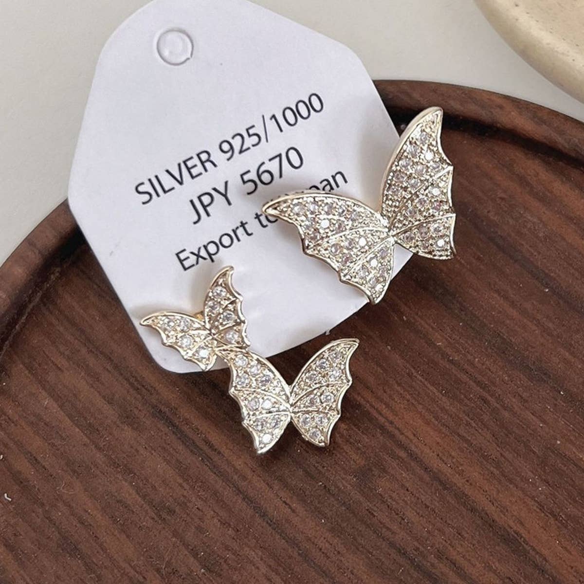 FOREST ASYMMETRIC BUTTERFLY EARRINGS_CWAJE1520