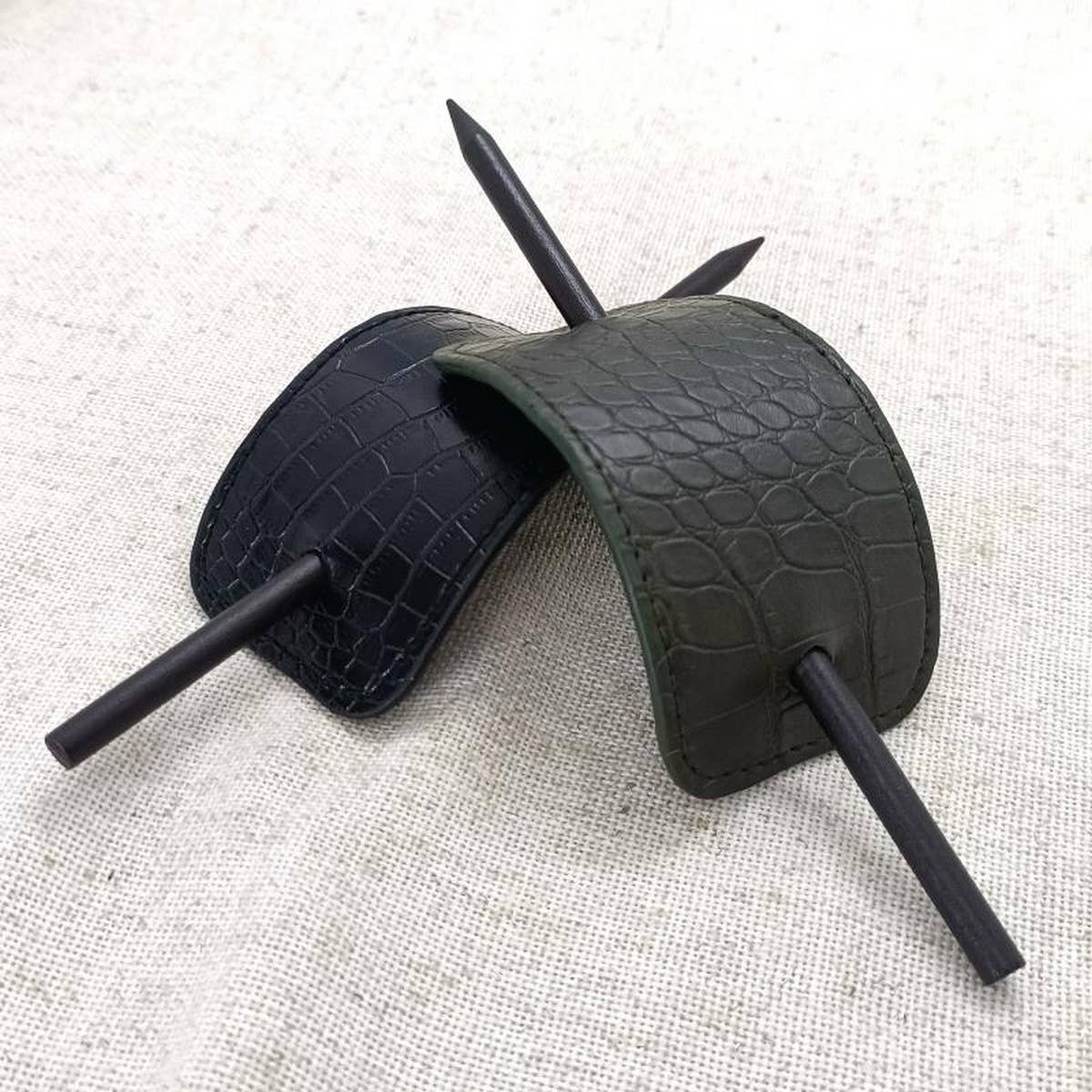 ELEGANT VINTAGE CROC PATTERN HAIR STICK_CWAHA6384