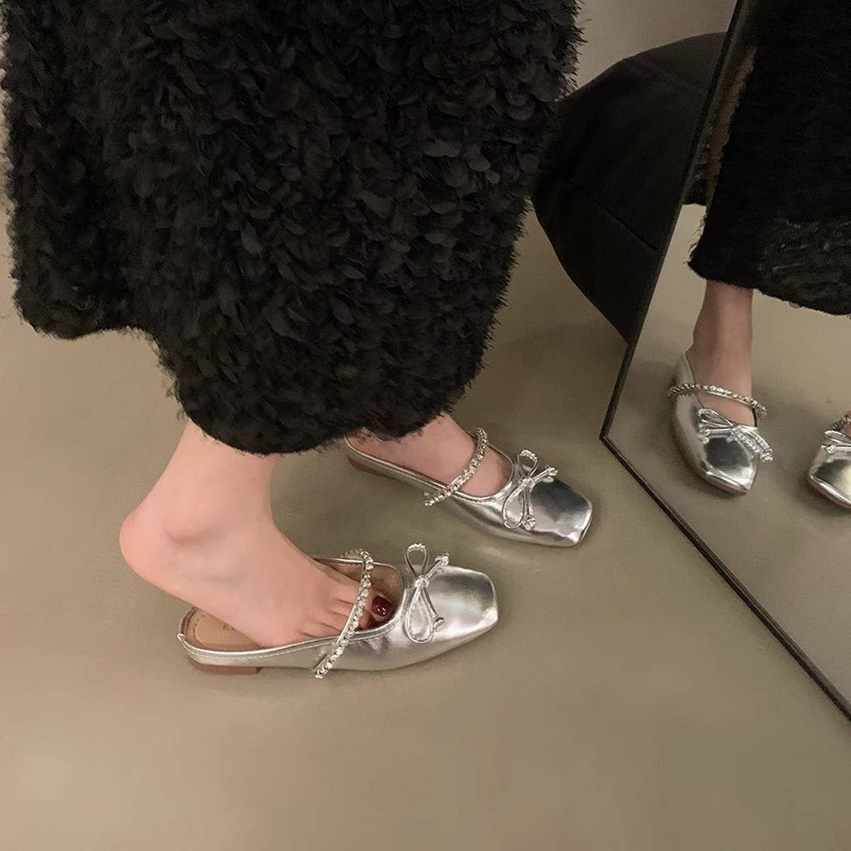 SILVER BOW MULES FOR WOMEN FLAT CLOSED TOE_CWSHF0078