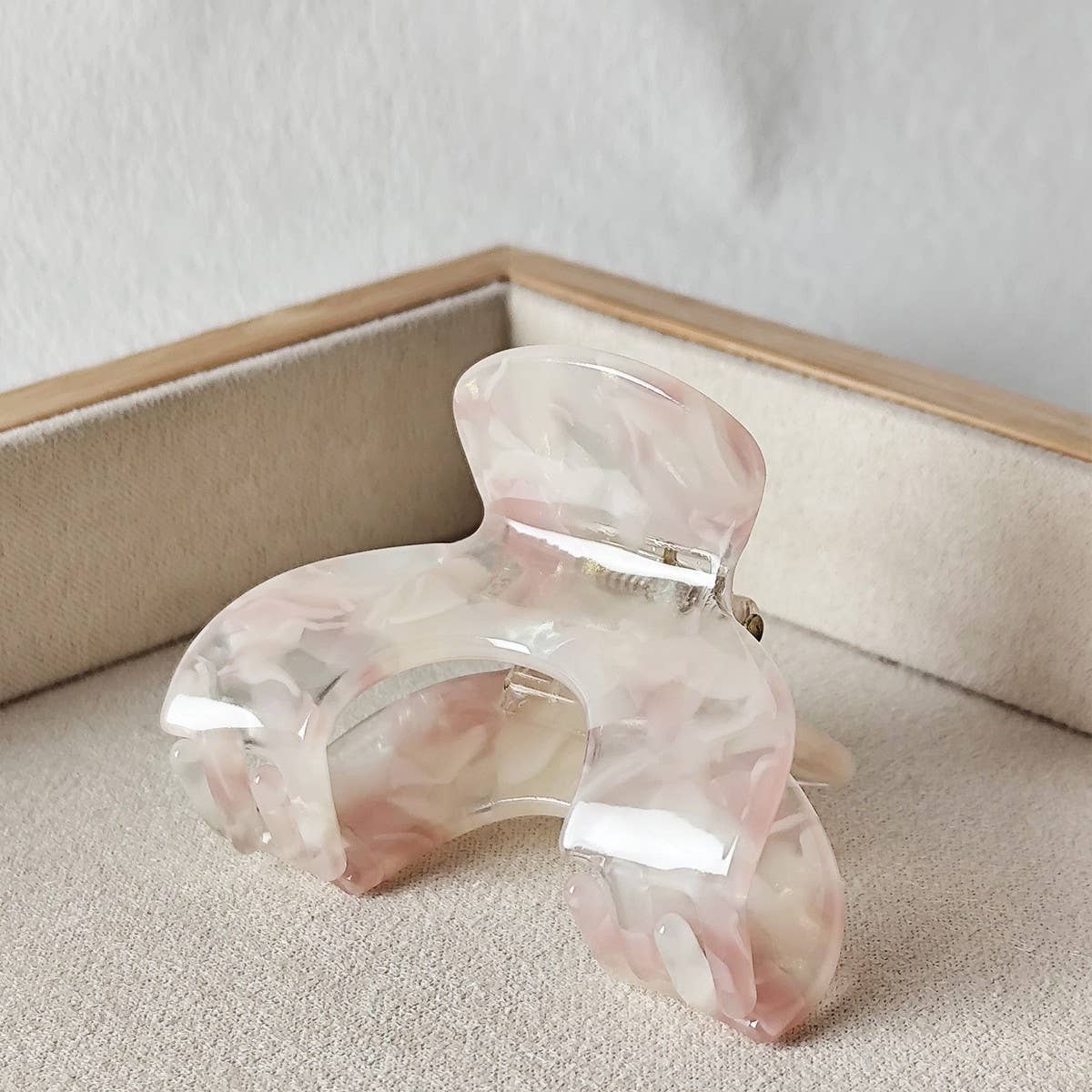 Medium Acetate Hair Claw ? Elegant Updo Clip_Cwaha07234