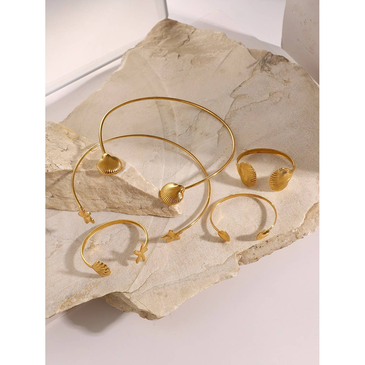 18K GOLD SEASHELL OPEN CUFF VINTAGE STYLE_CWAJE4664