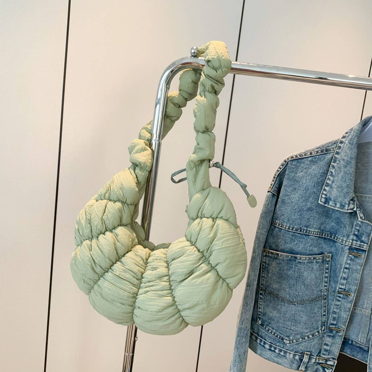 PUFFY HALF MOON BAG LARGE CLOUD CROSSBODY_8626 01A