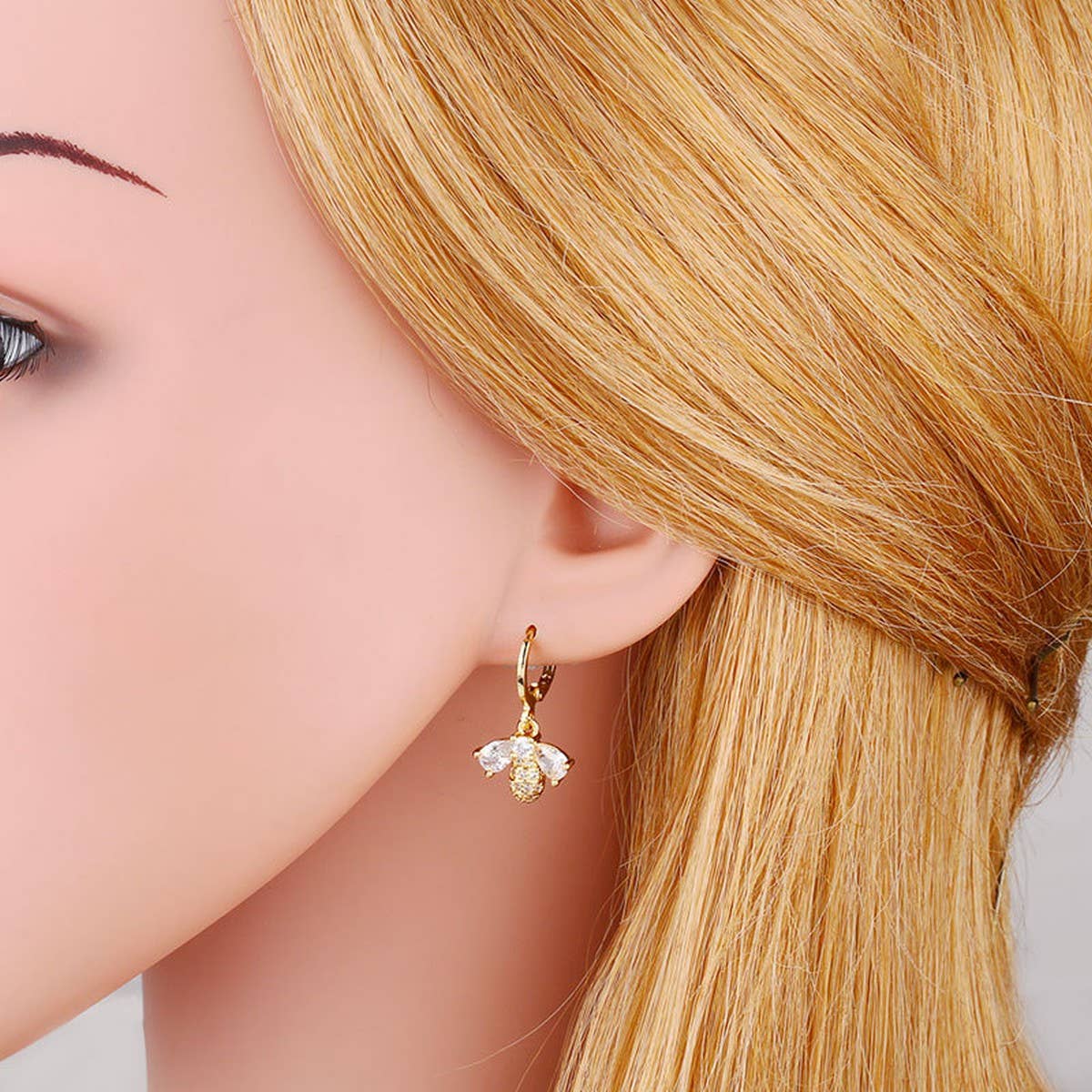 CUTE LITTLE BEE ZIRCON EARRINGS_CWAJE1014