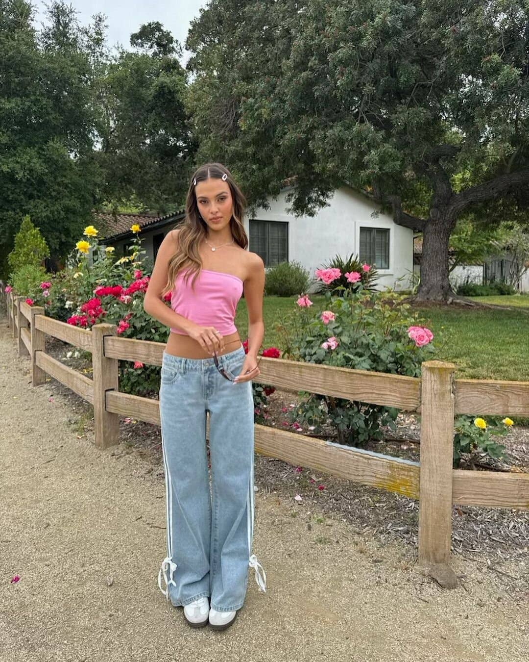 Wide-Leg Straight Leg Jeans With Side Stretch