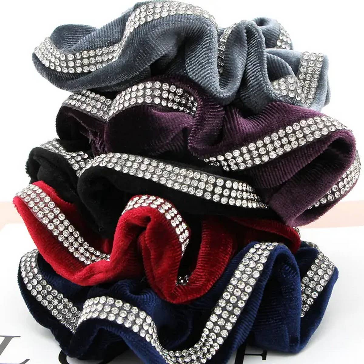 SOLID COLOR VELVET SCRUNCHIE_CWAHA0173