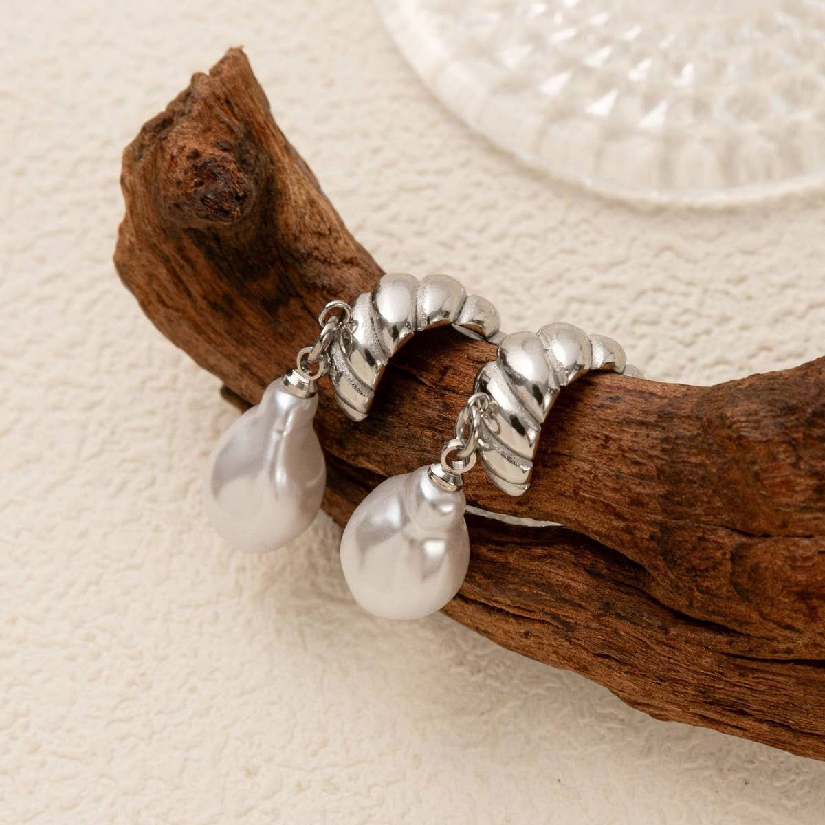 MINIMALIST IRREGULAR PEARL EARRINGS 18K GOLD STEEL_CWAJE5024