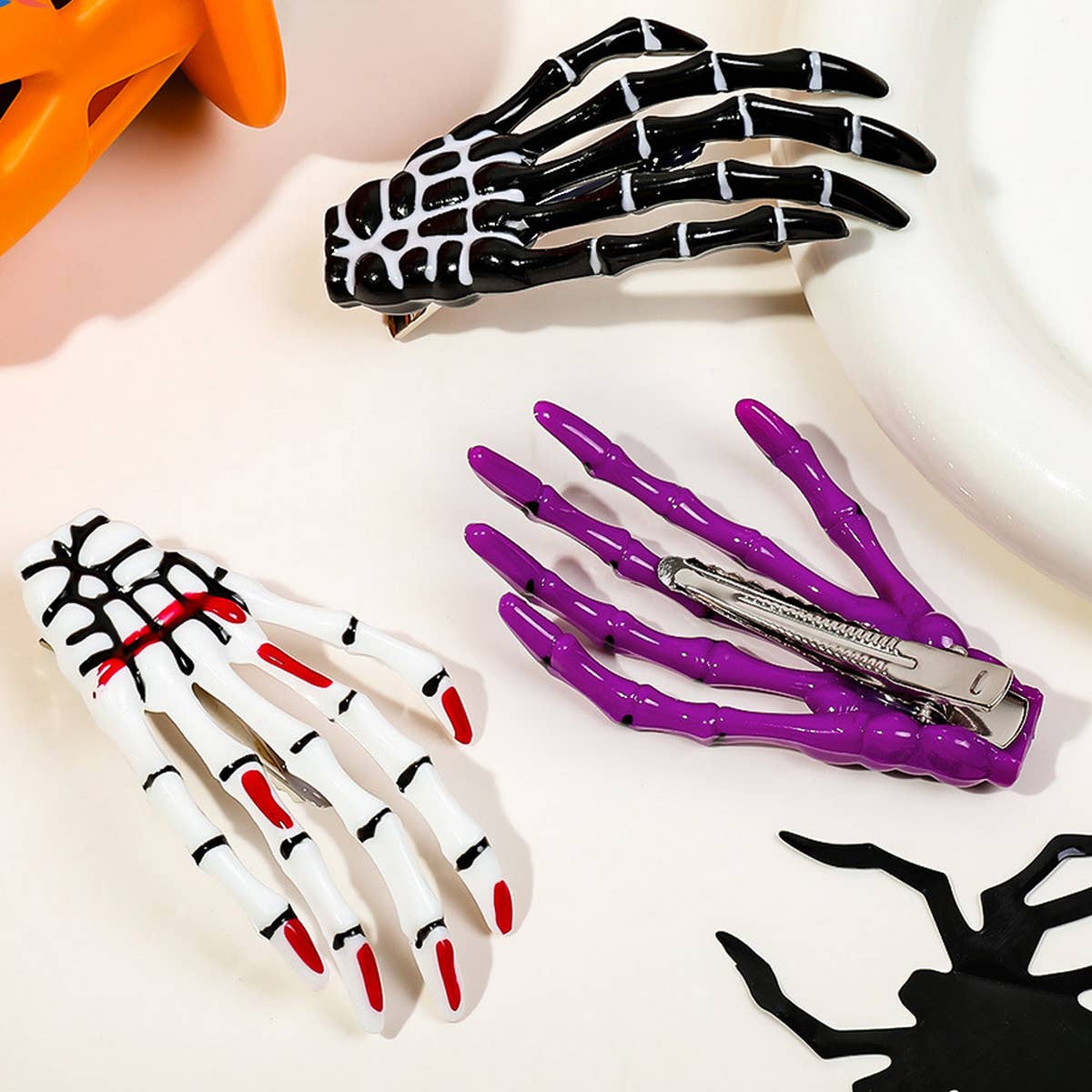 HALLOWEEN SKELETON HAND HAIR DUCKBILL CLIP_CWAHA1643