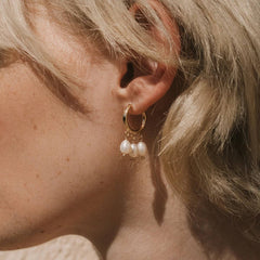 18K GOLD STAINLESS STEEL HOOP PEARL EARRINGS_CWASC1659