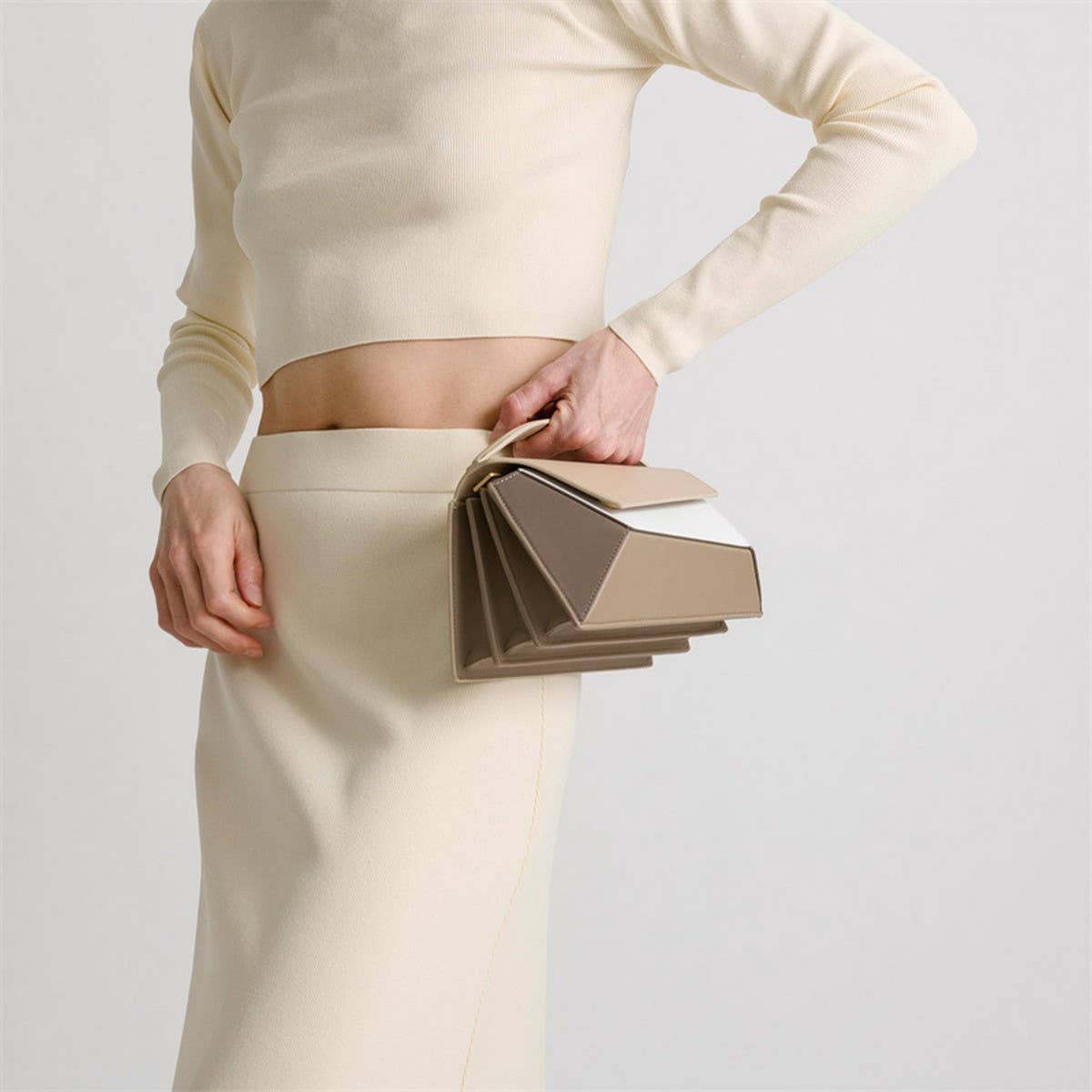 GEOMETRIC CONTRASTING COLOR PATCHWORK HANDL BAG_CWAB1932