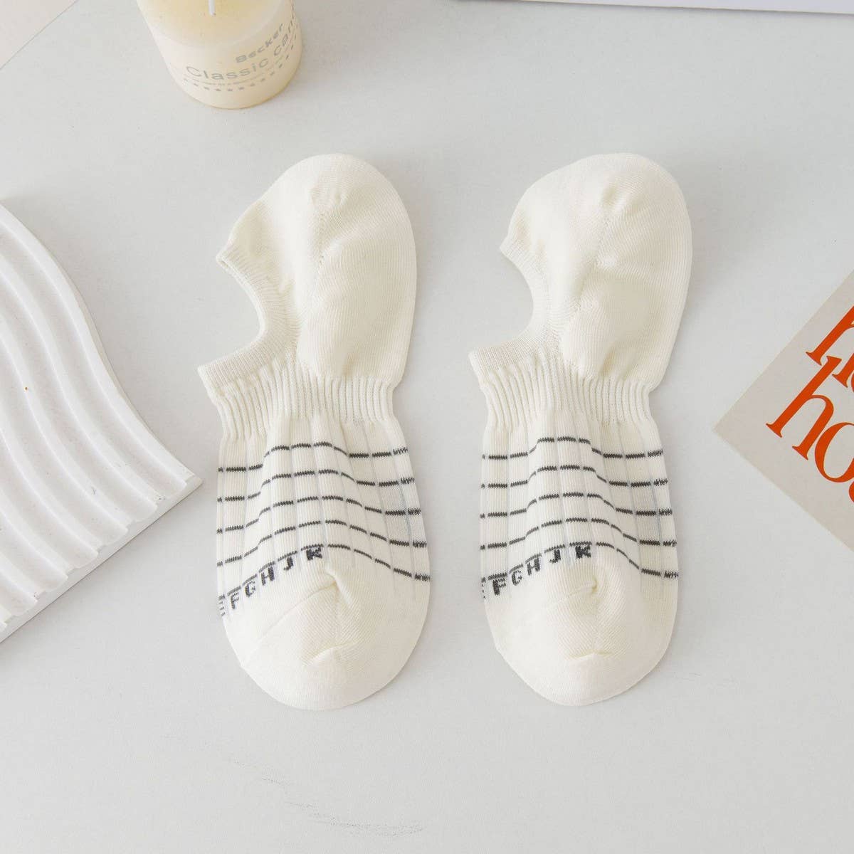 White Striped Waist Wicking Hidden Socks_Cwms0947