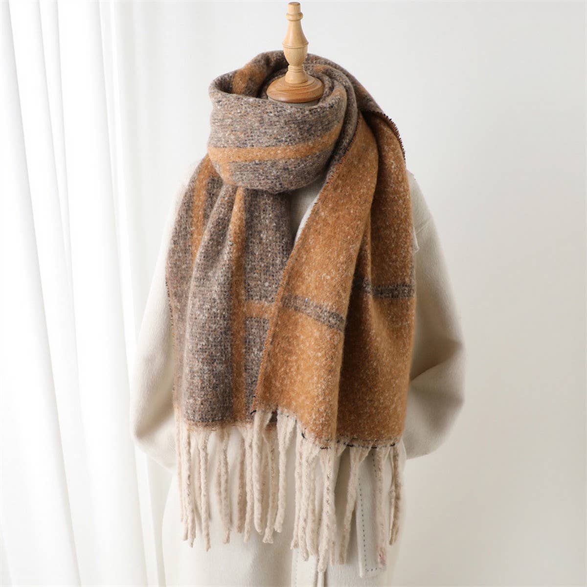 MINIMALIST GRID SCARF SHAWL WITH WARM TEXTURE_CWASC2771