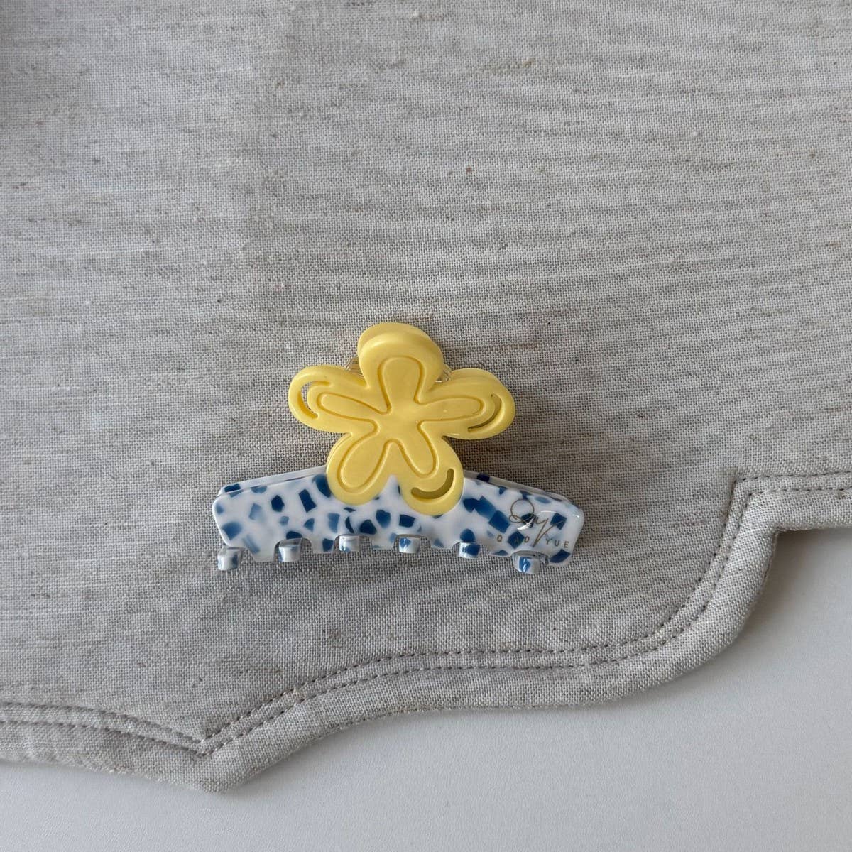 Small Flower Claw Clip Elegant Half Up Style_Cwaha08228