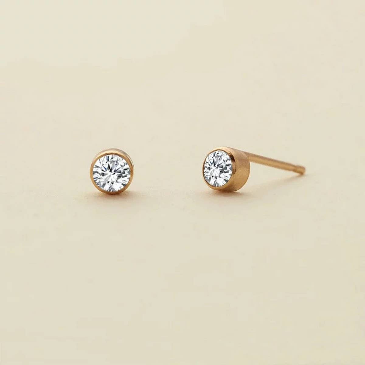 DECEMBER SIMPLE COLORED ZIRCONIA EARRINGS_CWMM5729