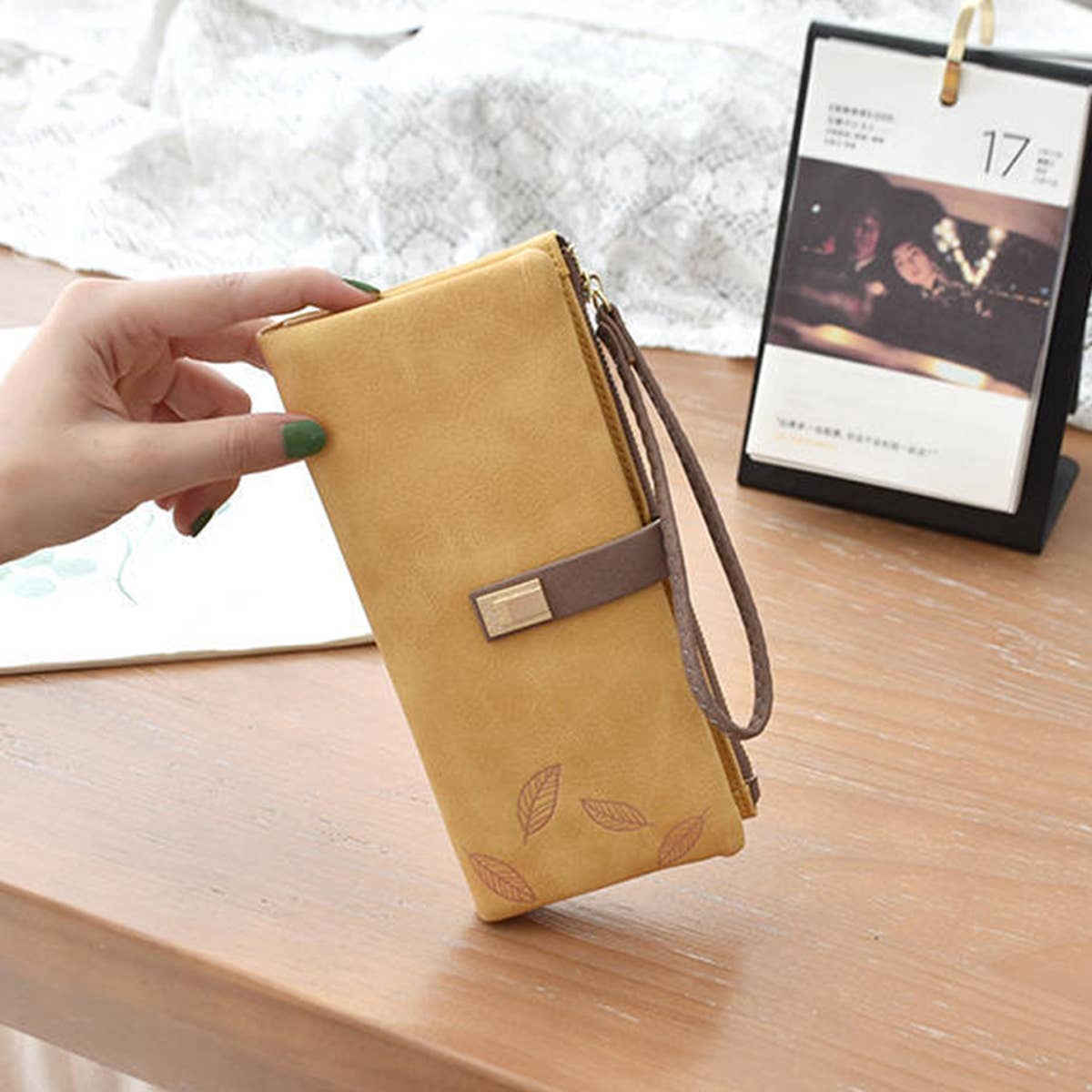 Minimalist Two-Fold Wallet With Hand Strap_Cwab06226