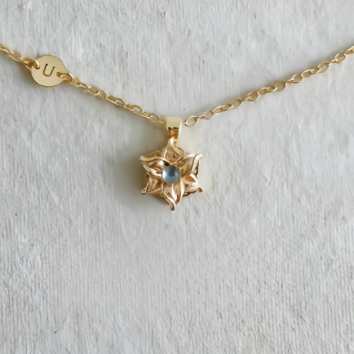 DECEMBER FLOWER ROTATING FLOWER LUCKY NECKLACE_CWMM3886