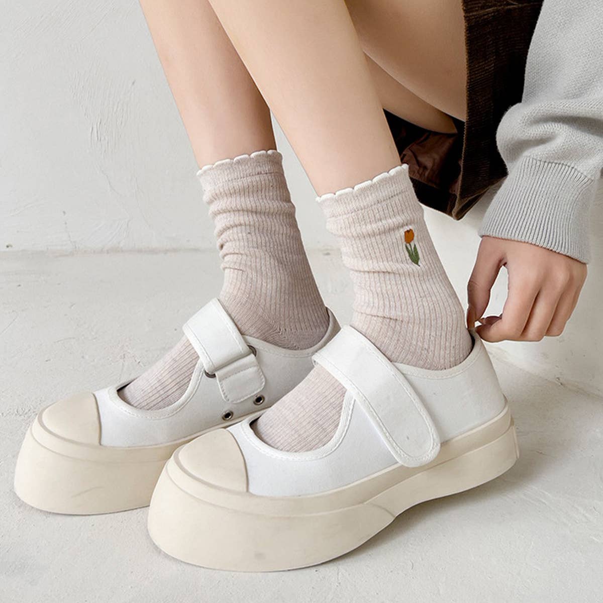 FLORAL EMBROIDERED COTTON SOCKS_CWMS0510