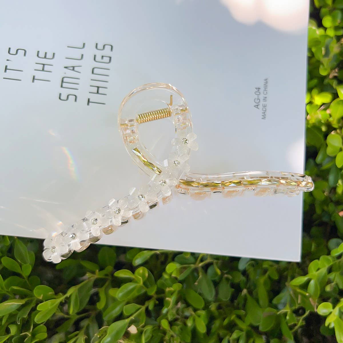 ELEGANT GLASS FLOWER HAIR CLAW SIMPLE SHARK CLIP_CWAHA1579