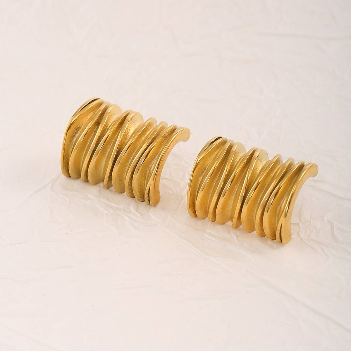 MINIMALIST 18K STEEL SQUARE WAVE STUD EARRINGS_CWMM8925