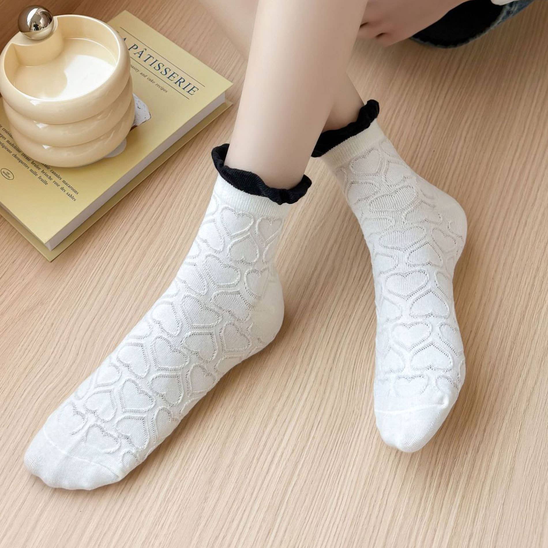 RHOMBUS HEART PATTERN RUFFLE ANKLE SOCKS_CWMS0492