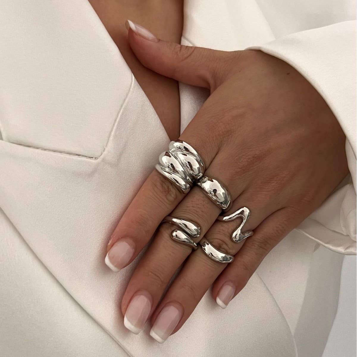 METAL CURVED OPENING ADJUSTABLE RING FOR WOMEN_CWMM3244