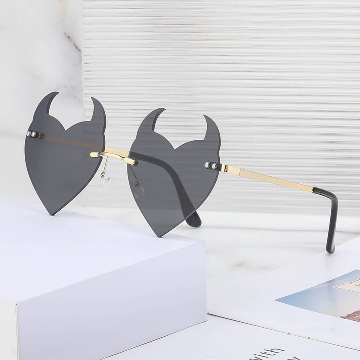 FASHIONABLE PERSONALITY DEVIL HORN LOVE SUNGLASSES_CWASG0666