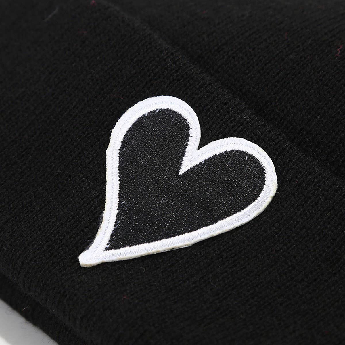 FASHIONABLE WARM KNITTED HAT WITH HEART STICKERS_CWAH2121