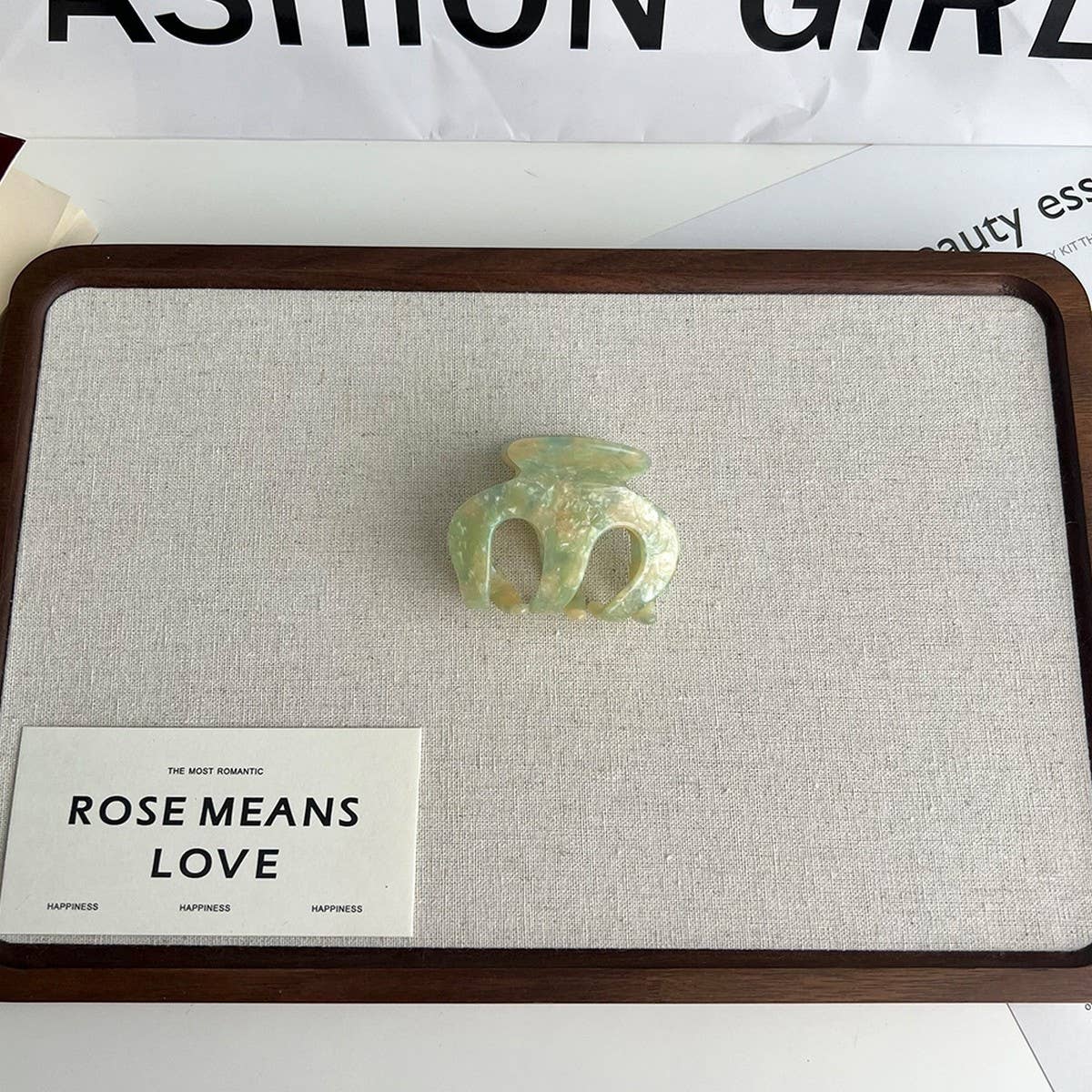 MEDIUM PUMPKIN ACETATE HAIR CLAW CLIP_CWAHA5957