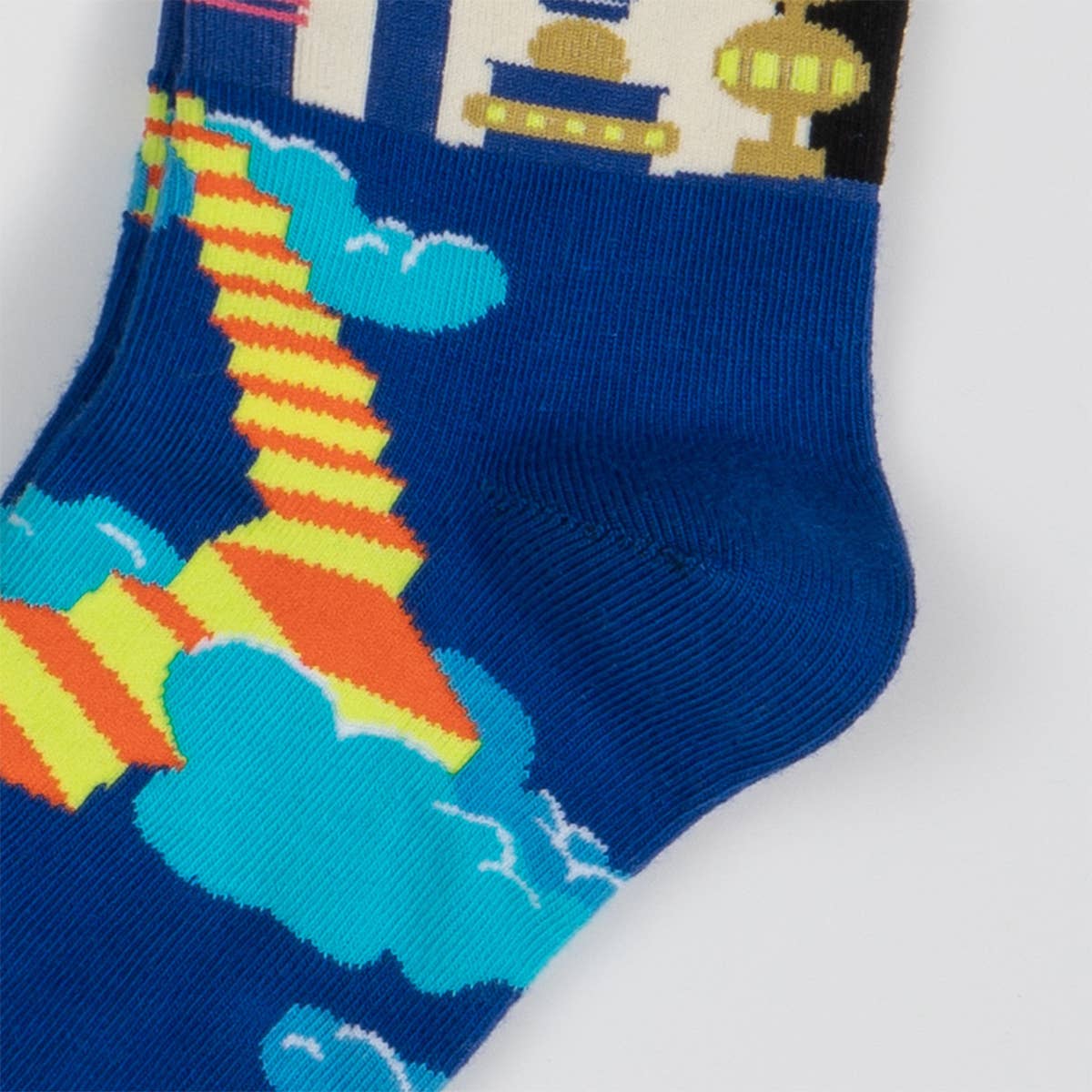 COLORFUL PATTERN COUPLE MID SOCKS_CWMS0199