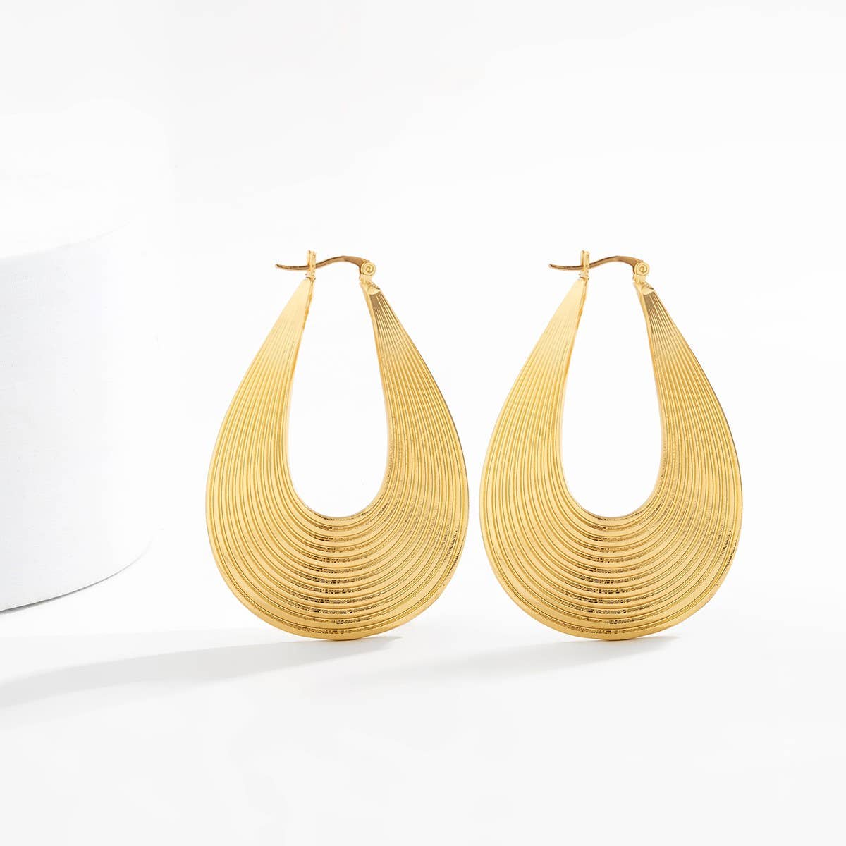 EXAGGERATED RETRO U SHAPED EARRINGS_CWAJE1924