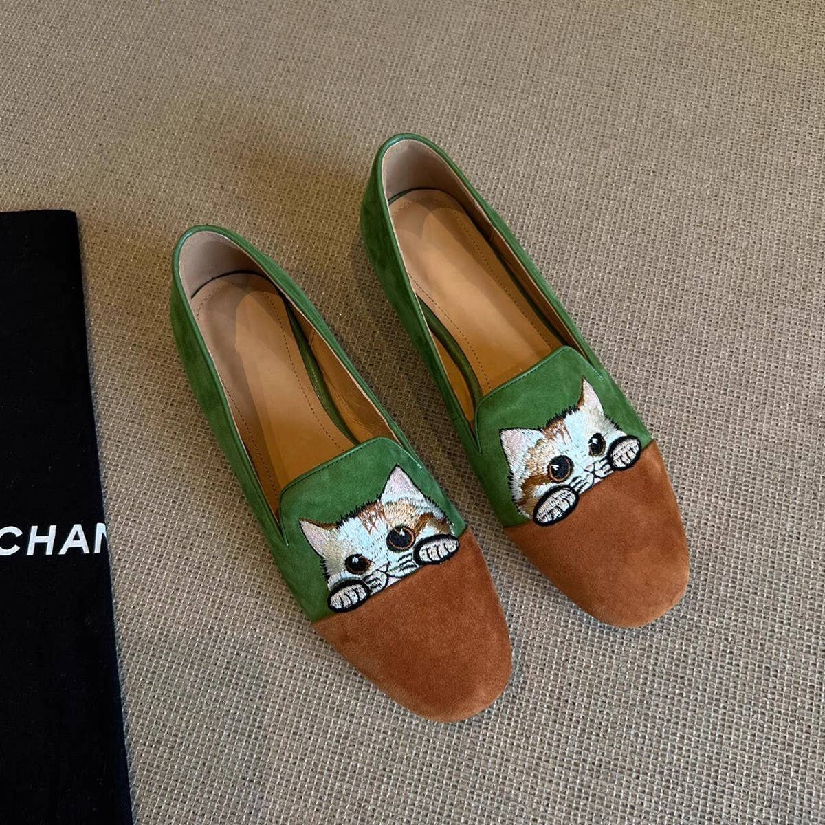 LEATHER CAT EMBROIDERY LOAFERS FOR WOMEN_CWSHF0083