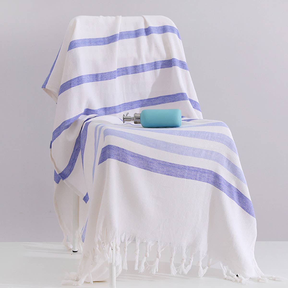 LIGHTWEIGHT COTTON STRIPED BEACH TOWEL WITH TASSELS_CWMM7601