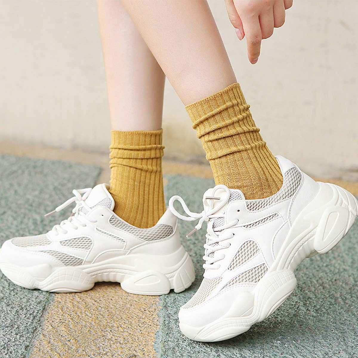 AUTUMN AND WINTER RETRO MID CALF SOCKS_CWMS0986