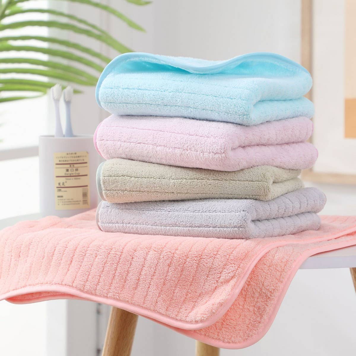 SOFT AND ABSORBENT CORAL FLEECE BATH TOWEL_CWMM2322