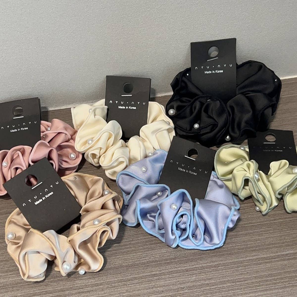 TEMPERAMENT PEARL SIMPLE HAIR SCRUNKIES_CWAHA1729