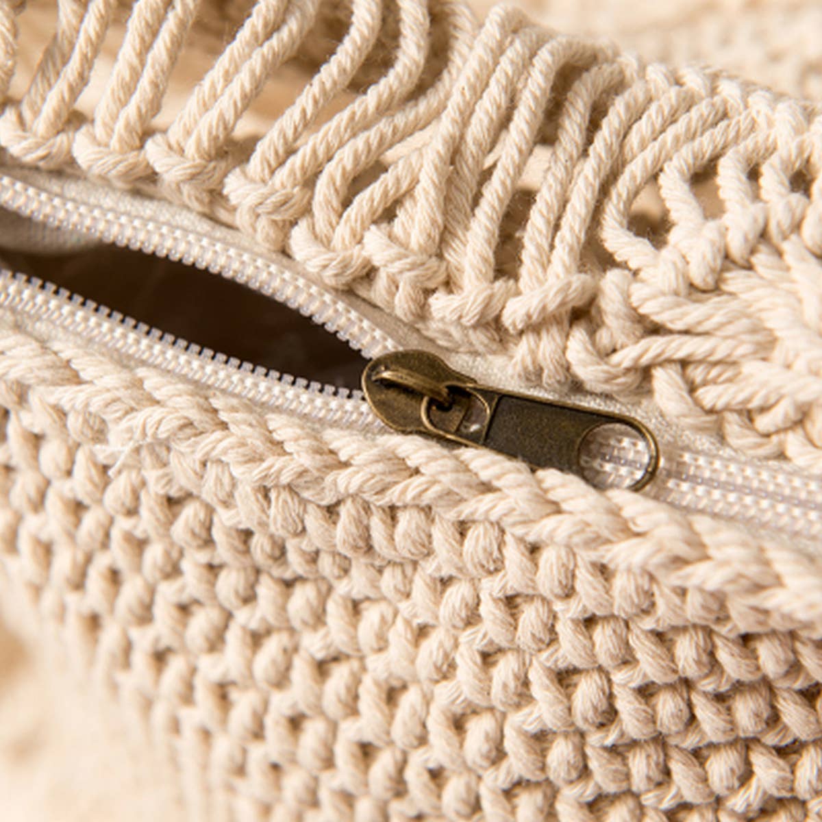 SIMPLE TASSEL CROSSBODY STRAW BAG_CWAB2035