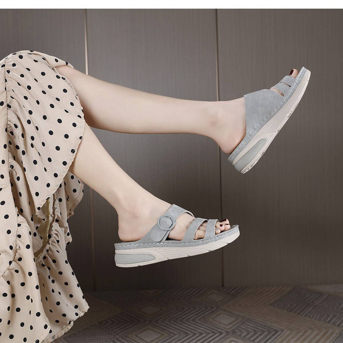 LEISURE SPORTS COMFORTABLE THICK SOLE SANDALS_CWSHS0535