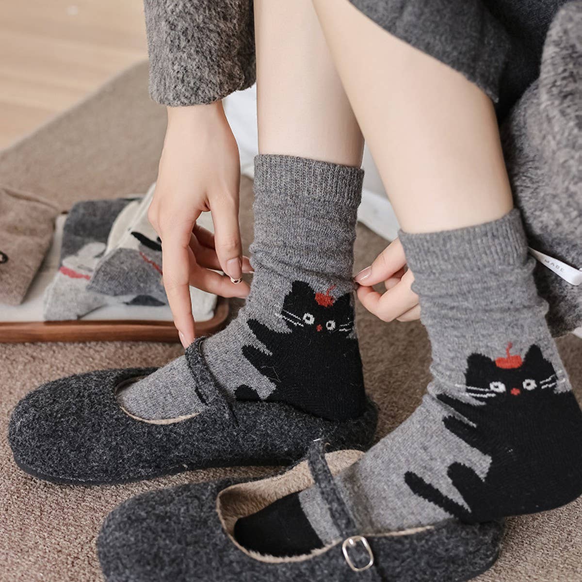 Cute Cartoon Wool Slouchy Crew Socks Women_Cwms03357