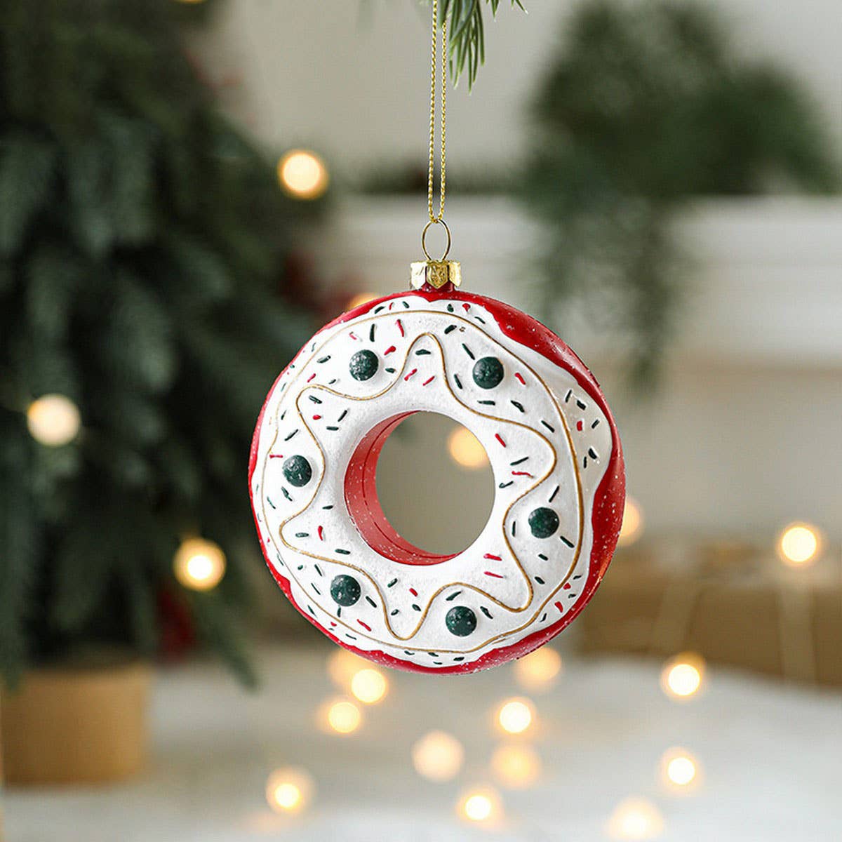 PAINTED PLASTIC CHRISTMAS TREE CAR HANGING DECO_CWMM9695