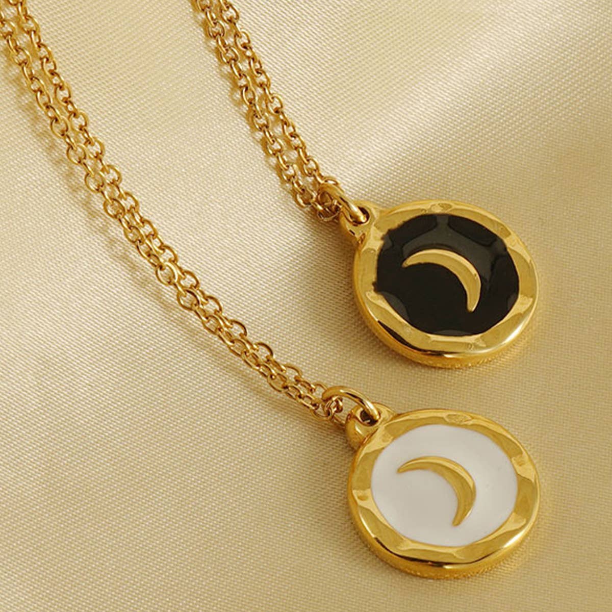 STAINLESS STEEL PLATED 18K GOLD MOON NECKLACE_CWAJE0695