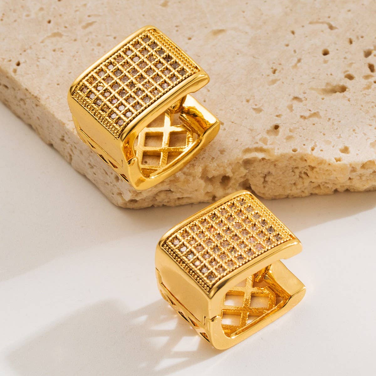 GOLD PLATED SQUARE U SHAPED STUD EARRINGS_CWMM8526