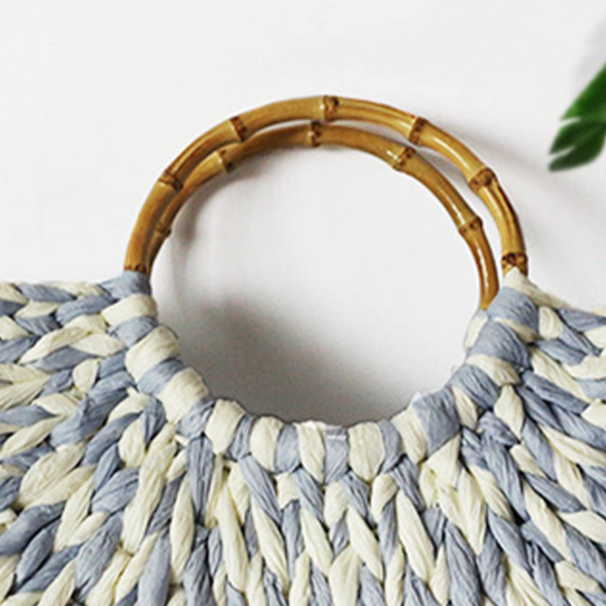 MEDIUM WEAVING STRAW BAGS WITH BAMBOO HANDLES_CWAB0815