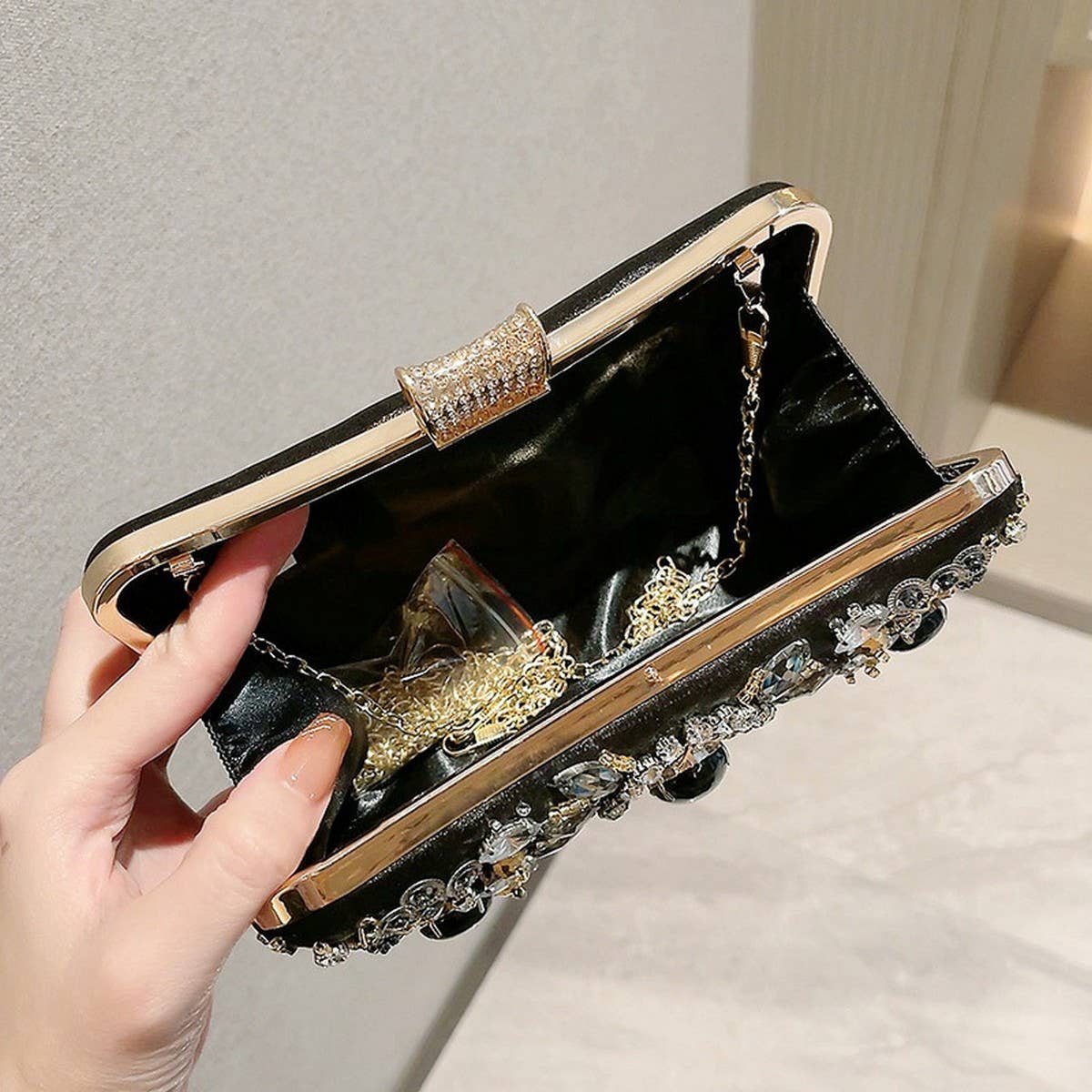HIGH END HANDMADE NICHE BEADED CLUTCH_CWAB2521