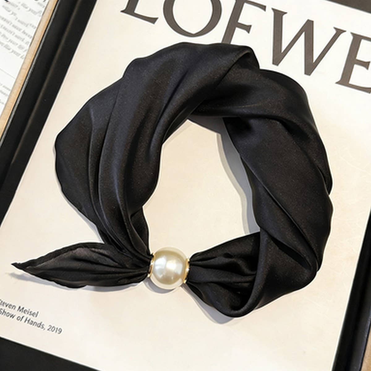 Ivory Pearl Magnetic Skinny Neck Scarf_Cwasc03933