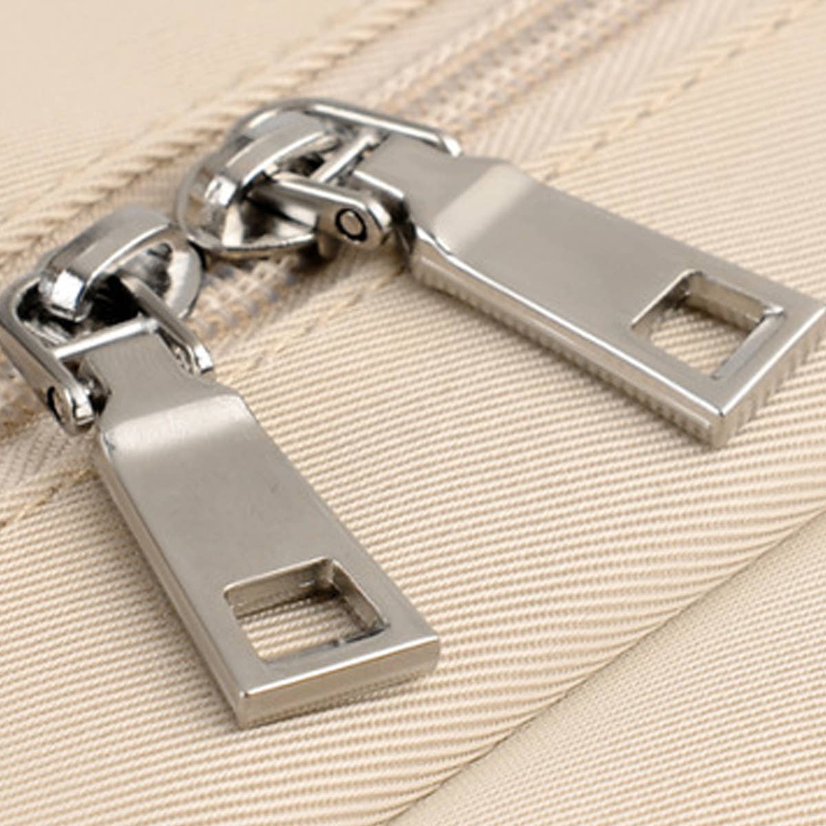 RECHARGEABLE LARGE CAPACITY COMPUTER BAG_CWAB2161