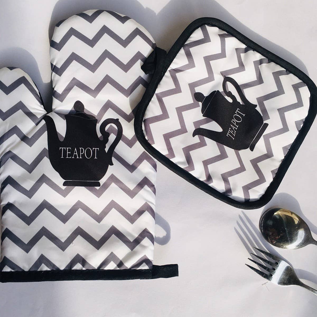 THICKENED HEAT RESISTANT KITCHEN GLOVES_CWMM1448