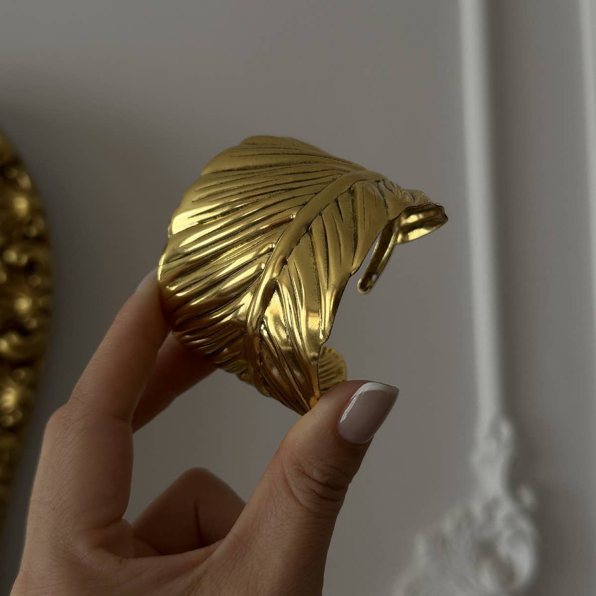 BOHEMIAN ENGRAVED METAL OPEN BRACELET_CWMM3078